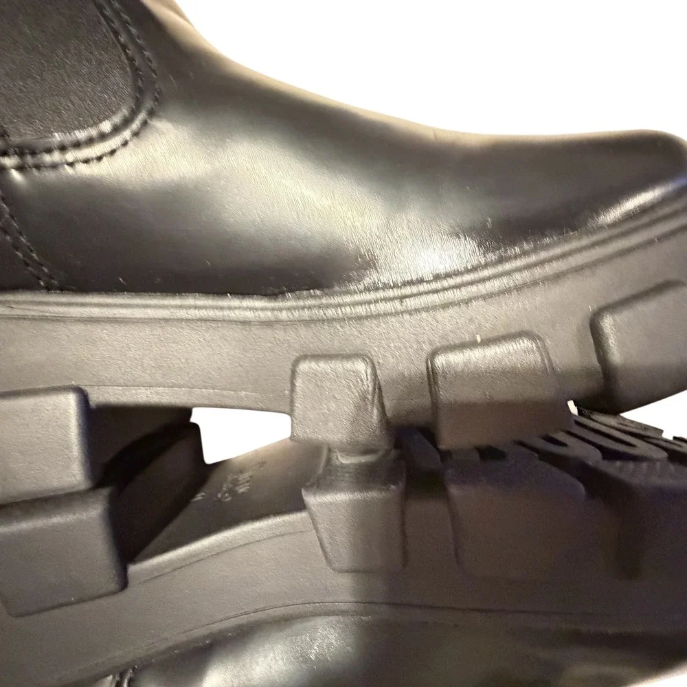 Circus by Sam Edelman Darielle Black Lug Sole Chelsea Ankle Boots Womens 11